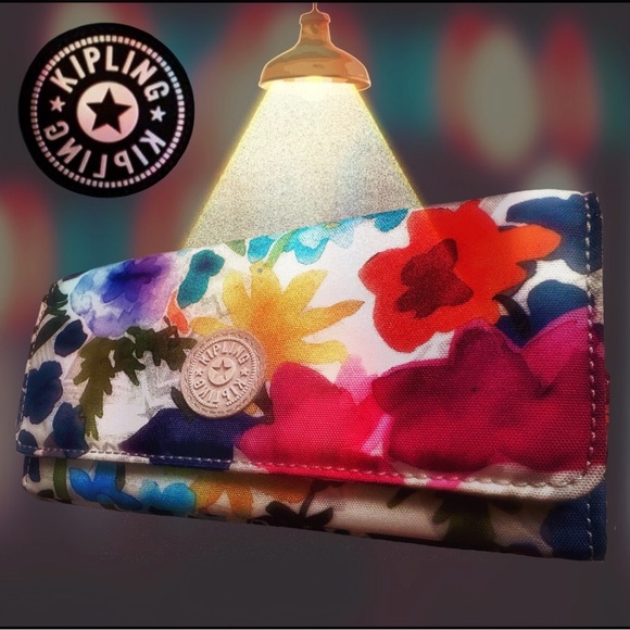 Kipling Wallet Tri-fold Floral print
Snap & Zipper pockets - Picture 4 of 4